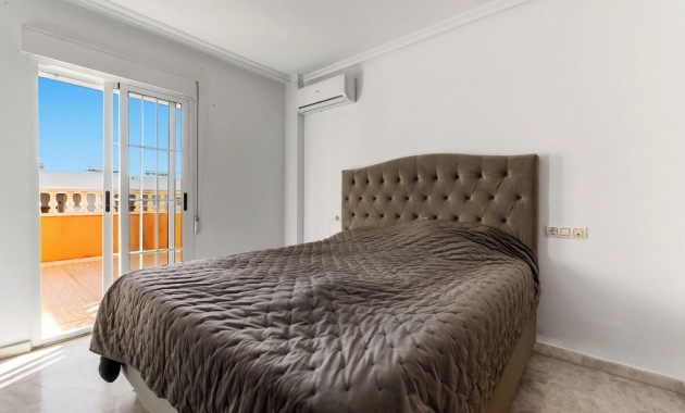 Sale - Villa -
Villamartín