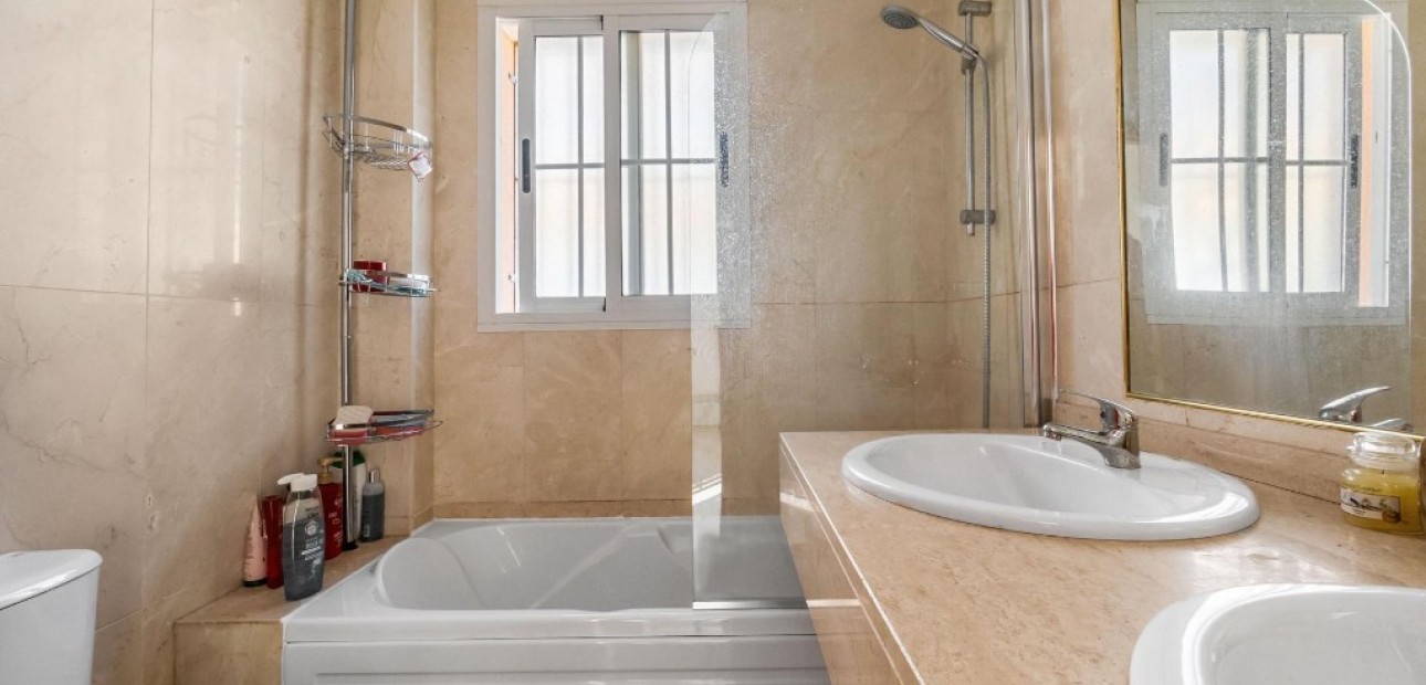 Sale - Villa -
Villamartín