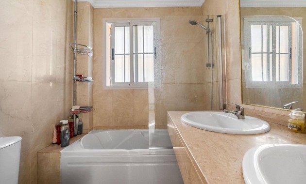 Sale - Villa -
Villamartín