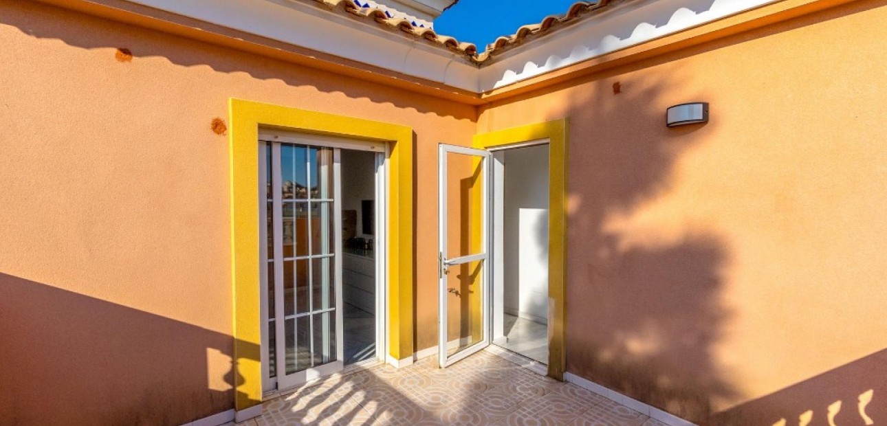 Sale - Villa -
Villamartín