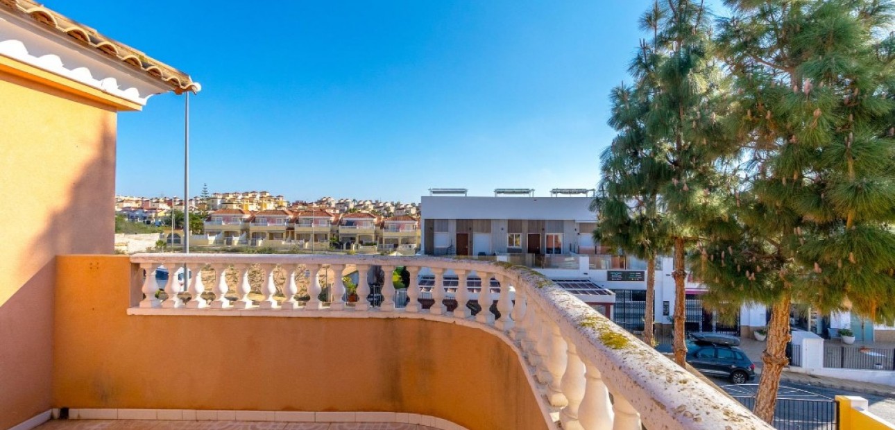 Sale - Villa -
Villamartín