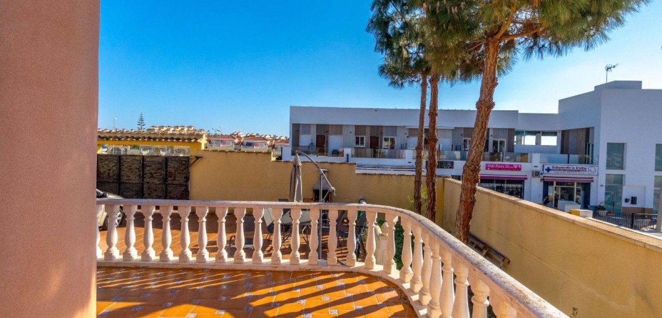 Sale - Villa -
Villamartín