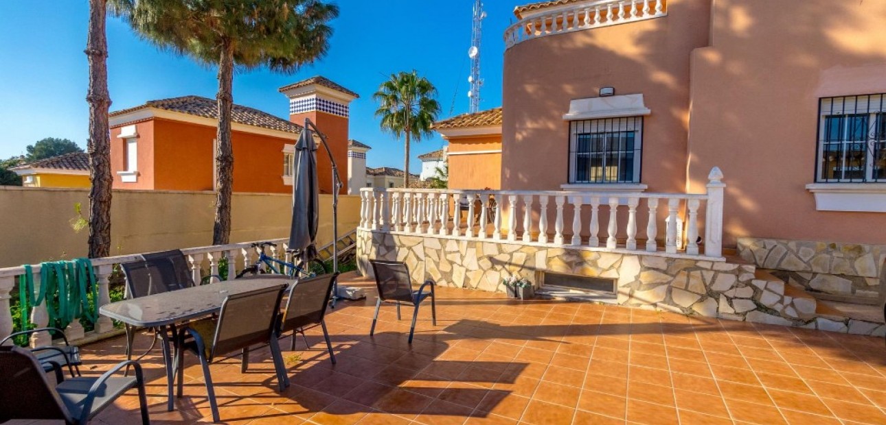 Sale - Villa -
Villamartín