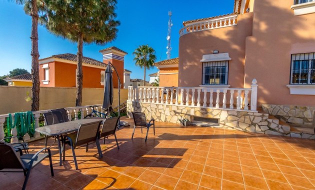 Sale - Villa -
Villamartín