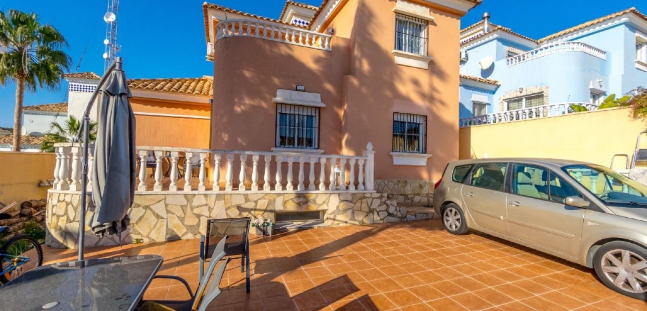 Sale - Villa -
Villamartín