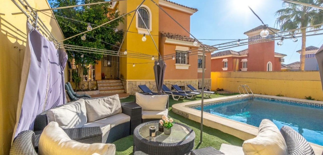 Sale - Villa -
Villamartín