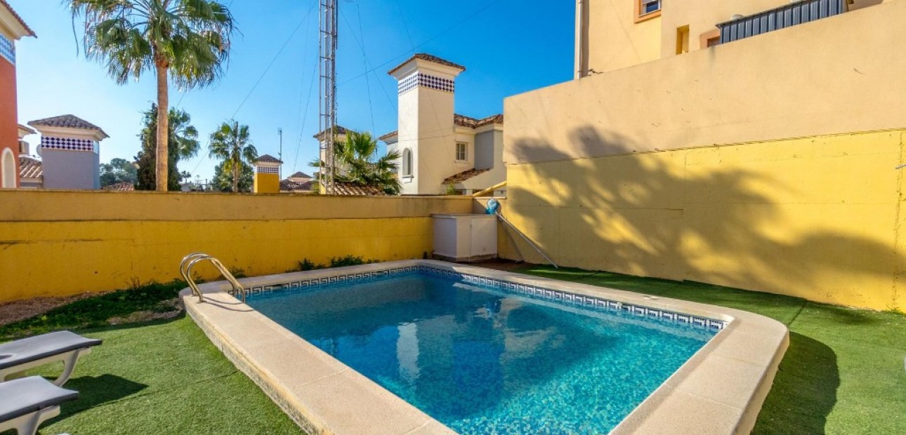 Sale - Villa -
Villamartín