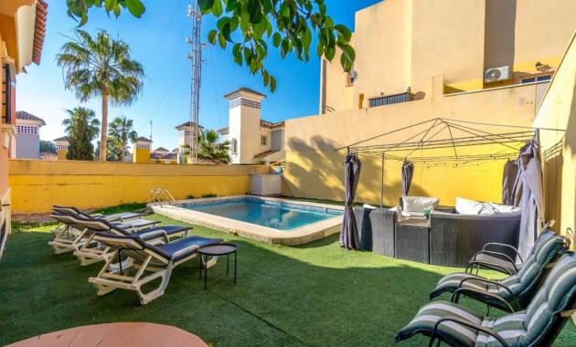 Sale - Villa -
Villamartín