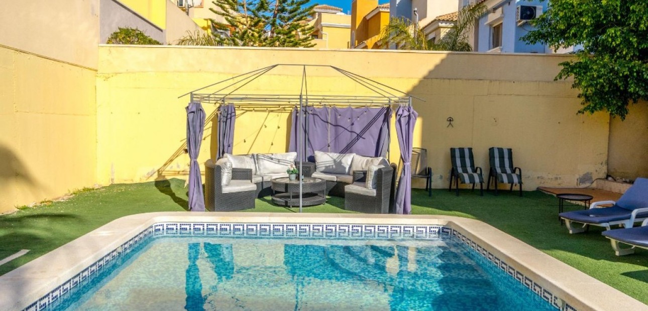 Sale - Villa -
Villamartín