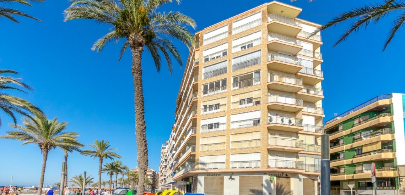 Venta - Apartamento / piso -
Torrevieja