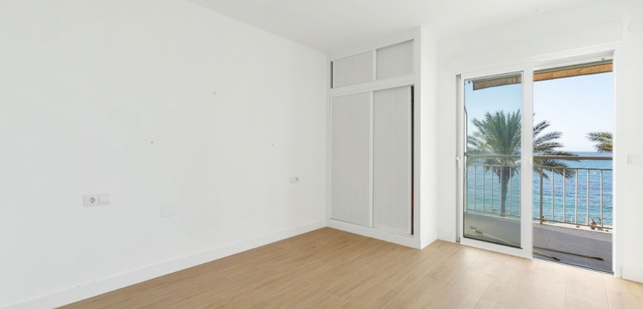 Venta - Apartamento / piso -
Torrevieja