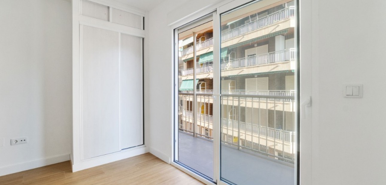 Venta - Apartamento / piso -
Torrevieja