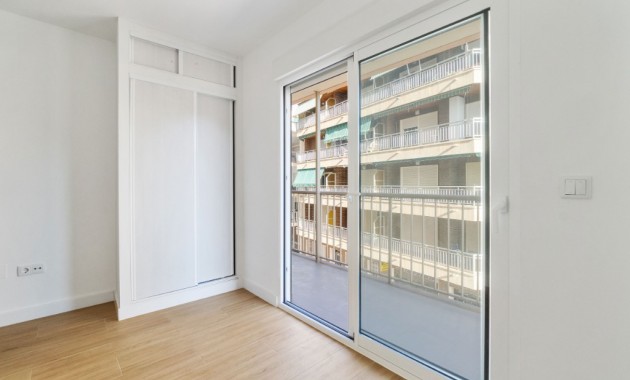 Venta - Apartamento / piso -
Torrevieja