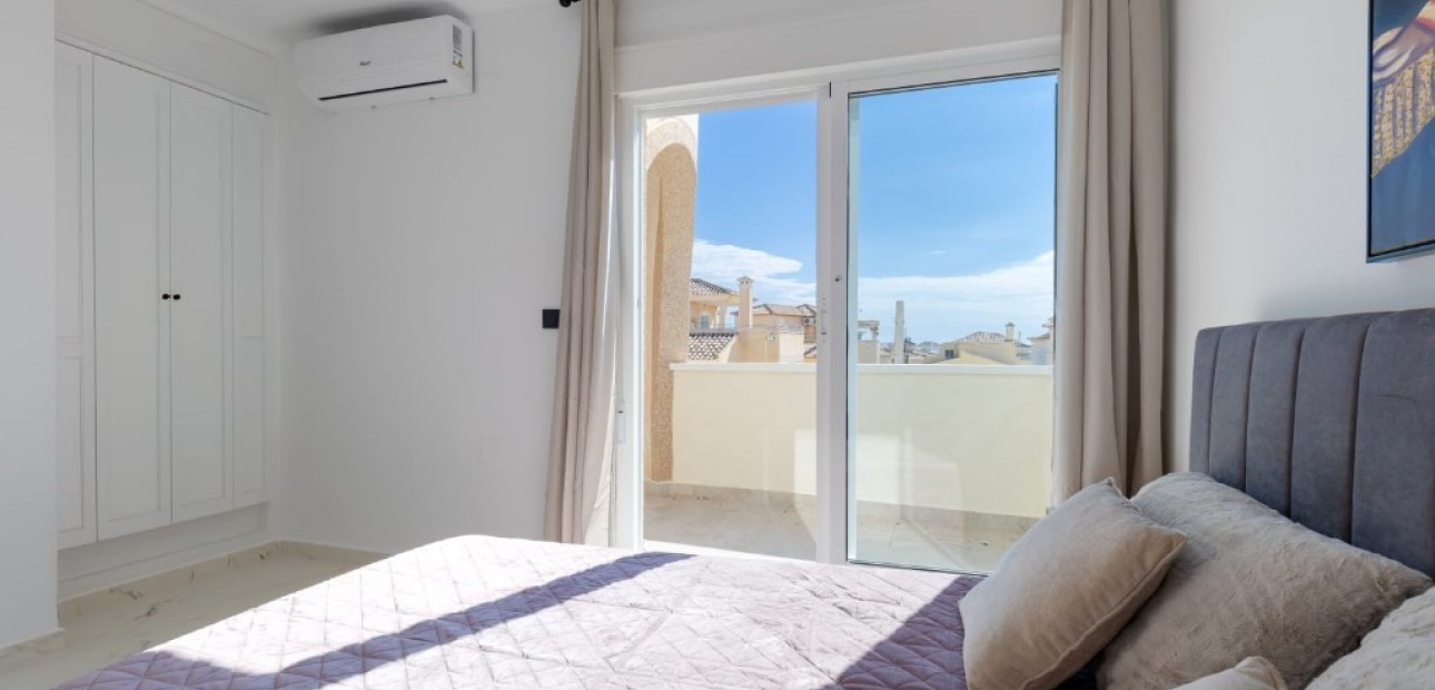 Sale - Villa -
Orihuela Costa - Villamartín