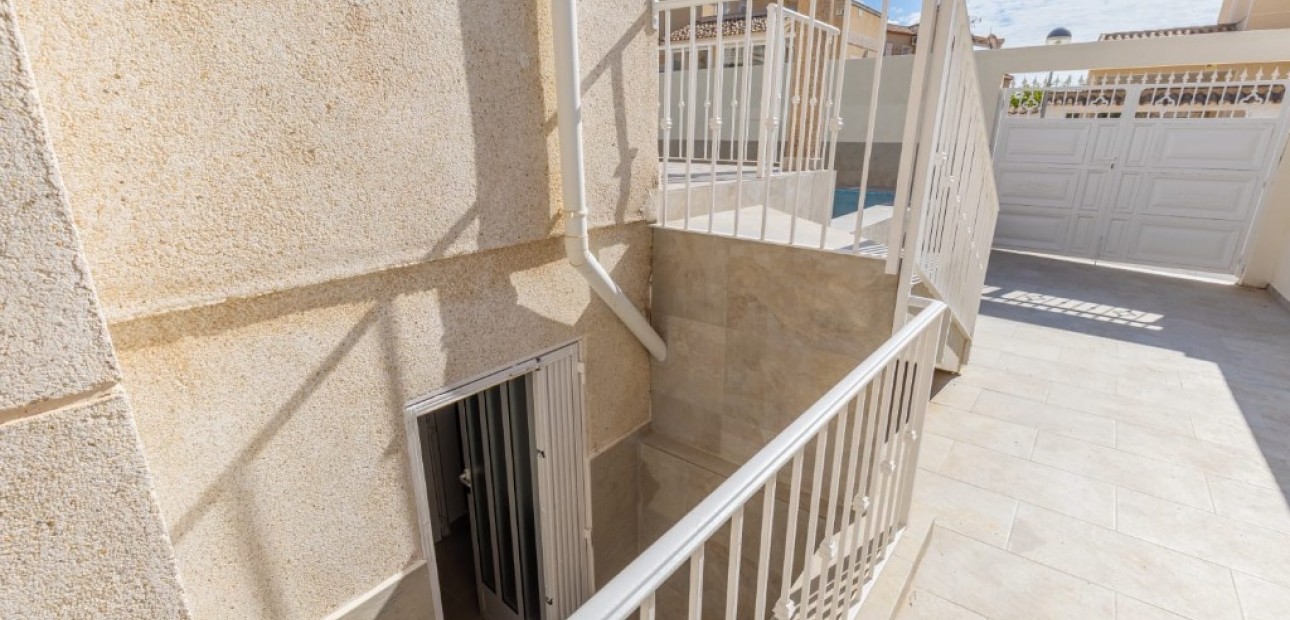 Sale - Villa -
Orihuela Costa - Villamartín