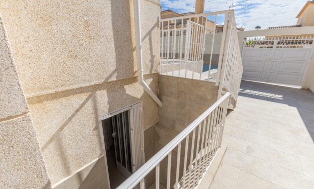 Sale - Villa -
Orihuela Costa - Villamartín