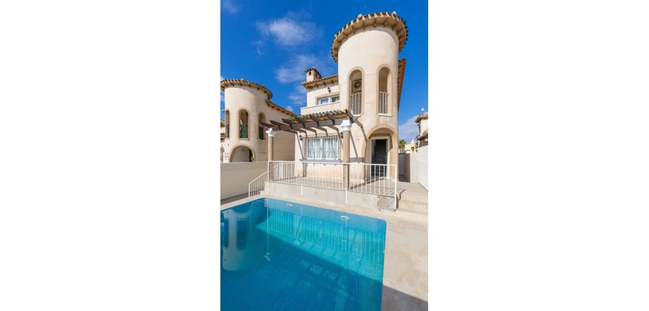 Sale - Villa -
Orihuela Costa - Villamartín