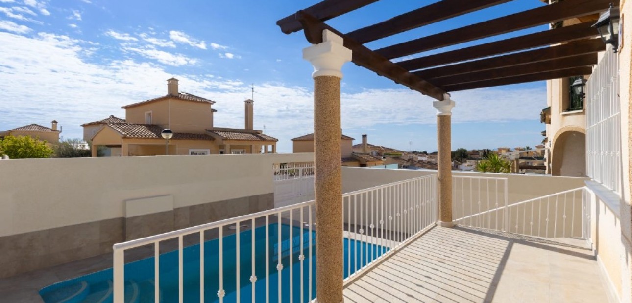 Sale - Villa -
Orihuela Costa - Villamartín