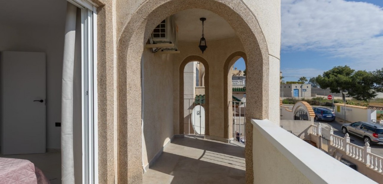 Sale - Villa -
Orihuela Costa - Villamartín