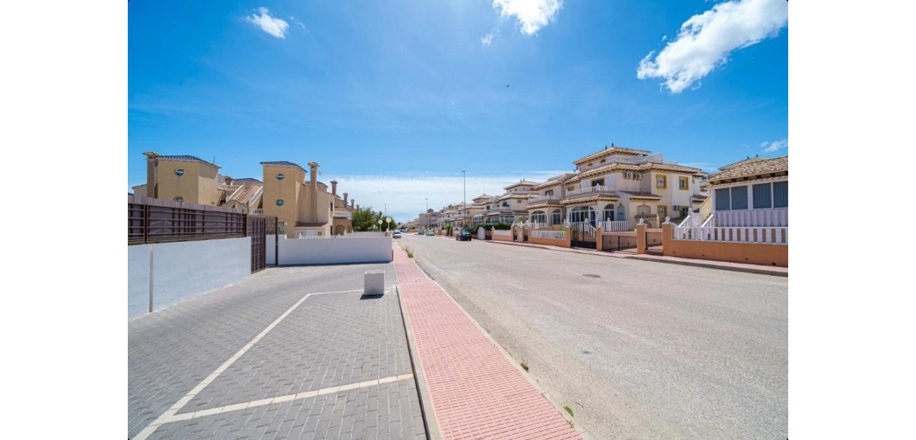 Venta - Adosado -
Orihuela Costa - Lomas de Cabo Roig