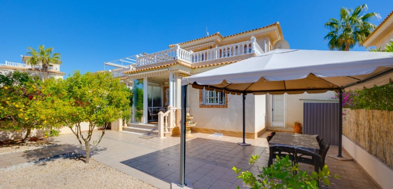 Venta - Villa -
Orihuela Costa - La Zenia