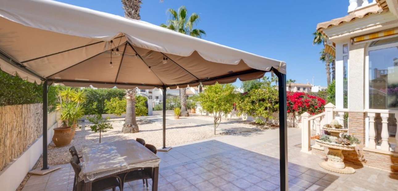 Venta - Villa -
Orihuela Costa - La Zenia