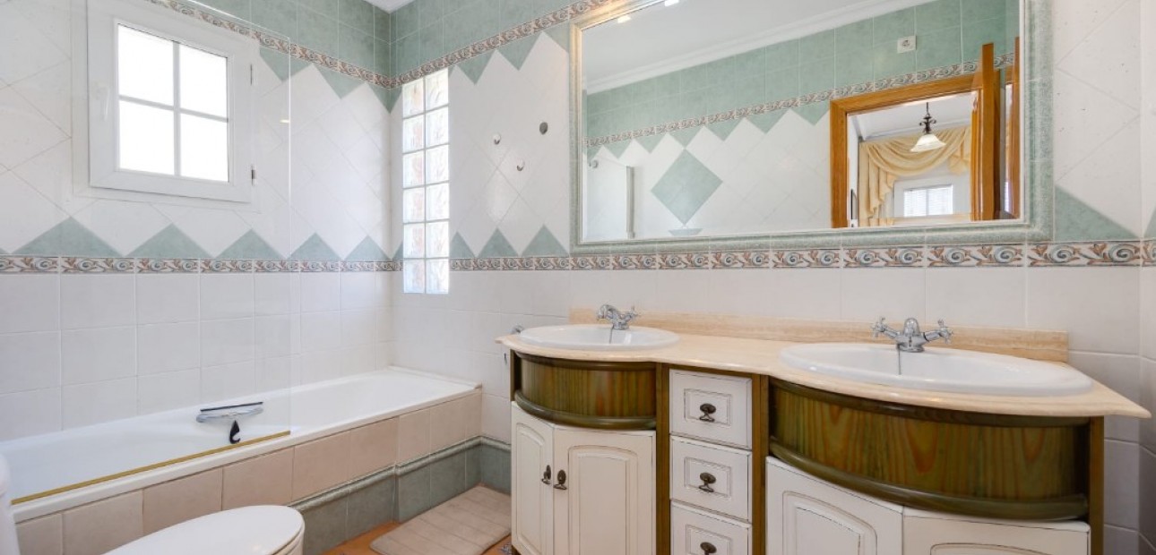 Venta - Villa -
Orihuela Costa - La Zenia