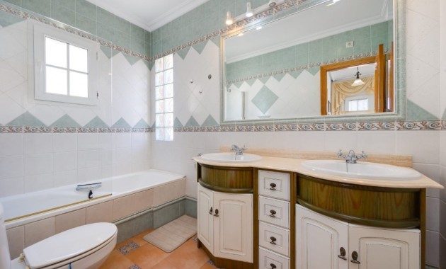 Venta - Villa -
Orihuela Costa - La Zenia