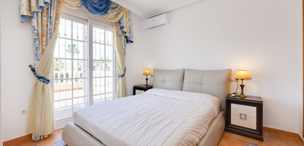 Venta - Villa -
Orihuela Costa - La Zenia