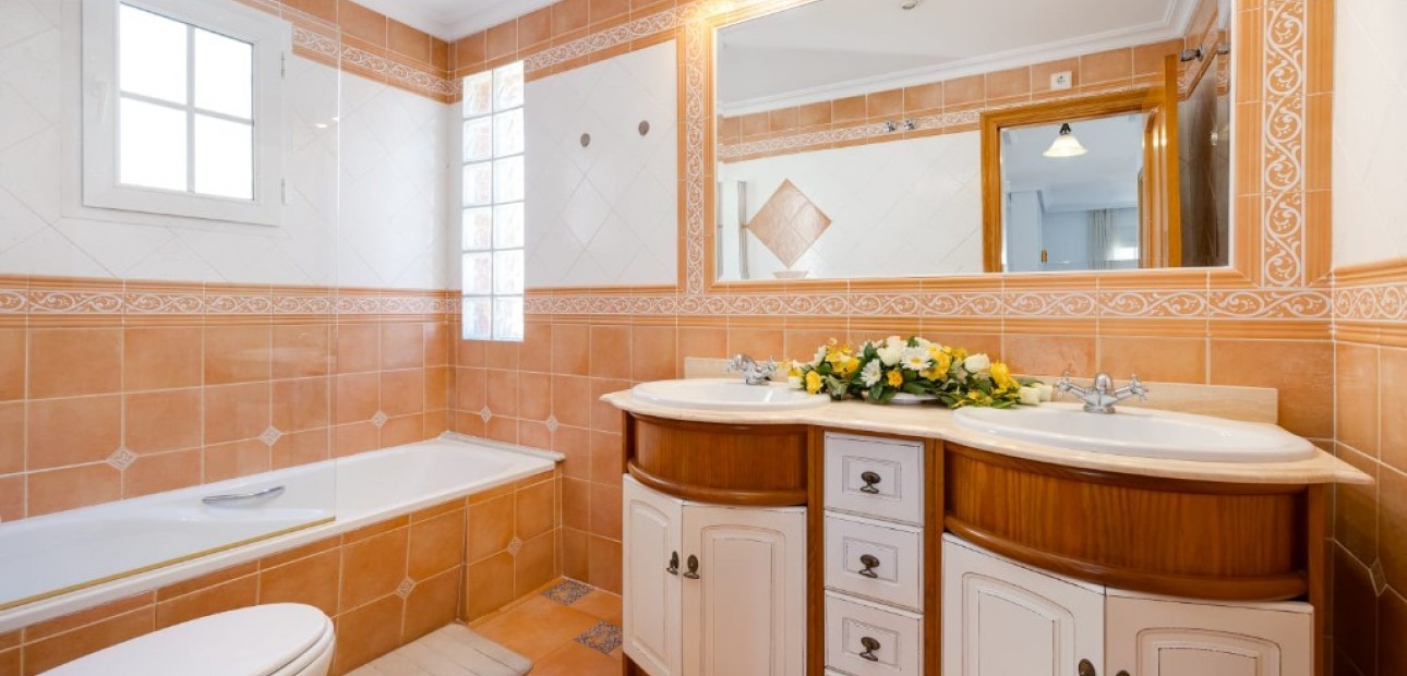 Venta - Villa -
Orihuela Costa - La Zenia