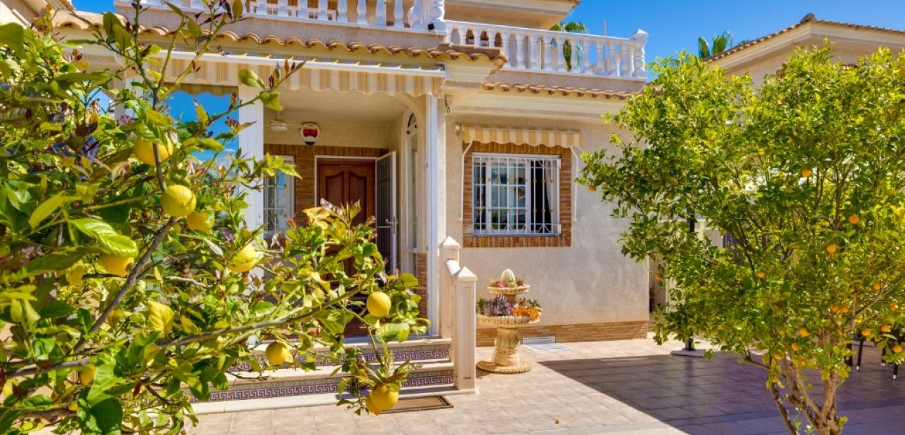 Venta - Villa -
Orihuela Costa - La Zenia