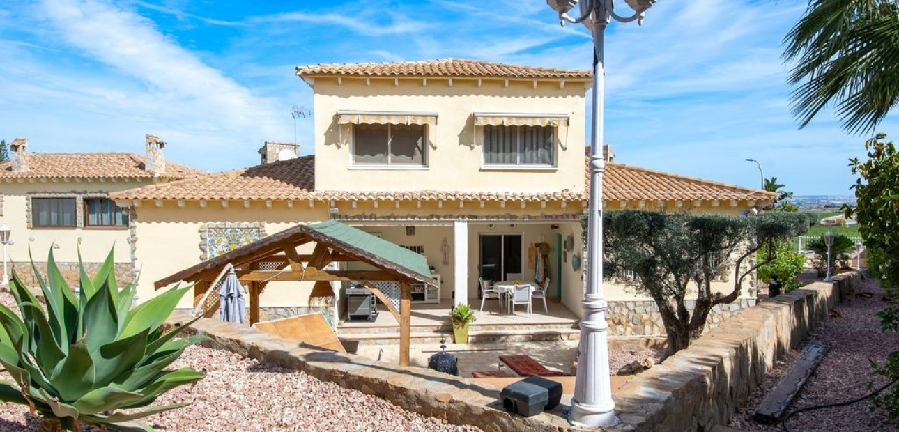 Sale - Villa -
Algorfa