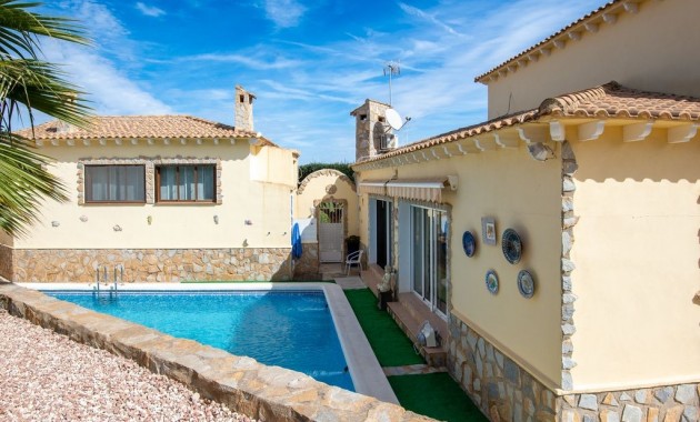 Sale - Villa -
Algorfa