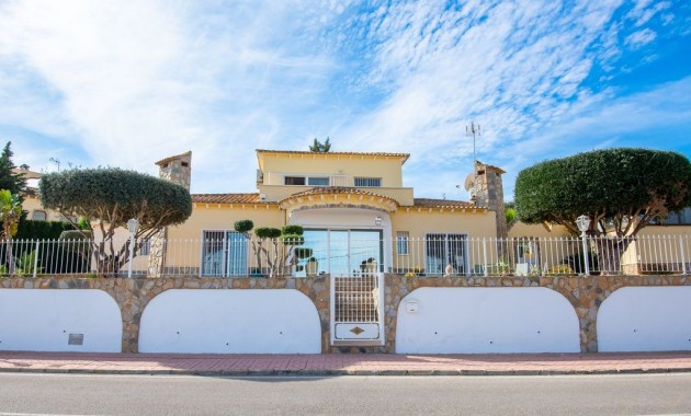 Sale - Villa -
Algorfa