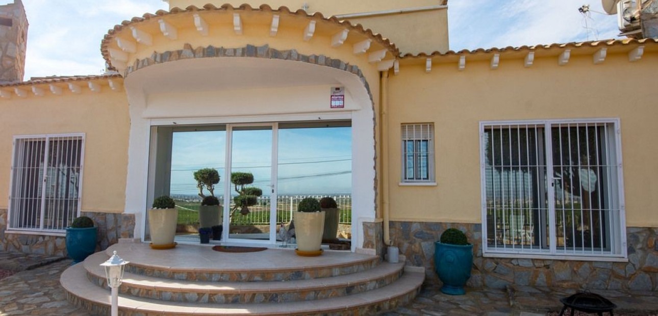 Sale - Villa -
Algorfa