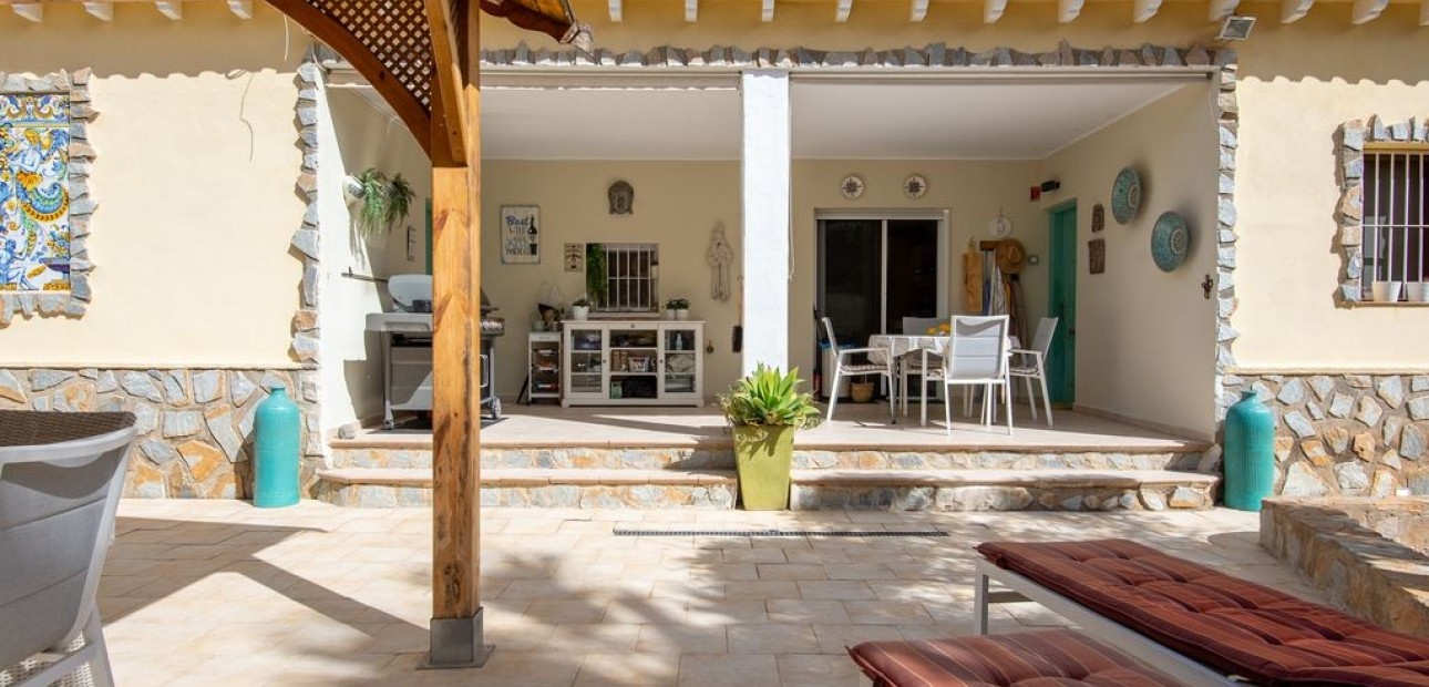 Sale - Villa -
Algorfa