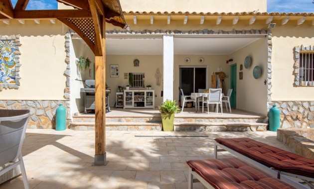 Sale - Villa -
Algorfa