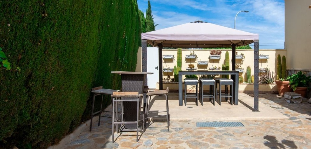 Sale - Villa -
Algorfa