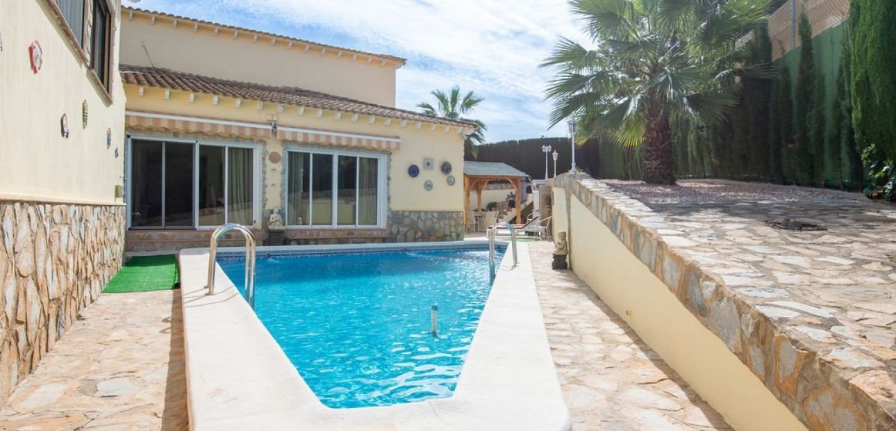 Sale - Villa -
Algorfa