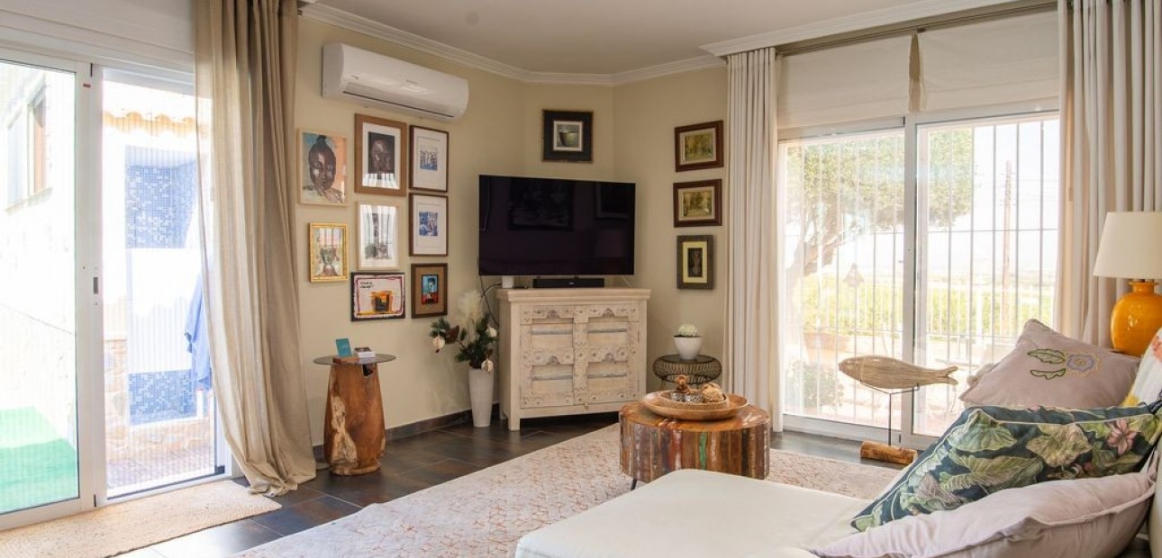 Sale - Villa -
Algorfa