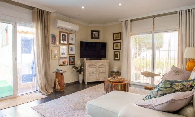 Sale - Villa -
Algorfa