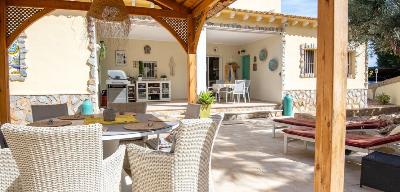 Sale - Villa -
Algorfa