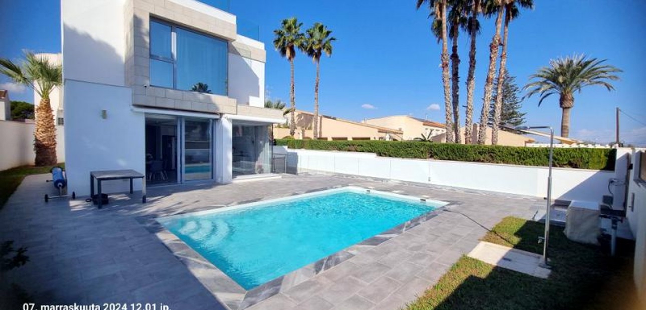 Venta - Villa -
Los Balcones