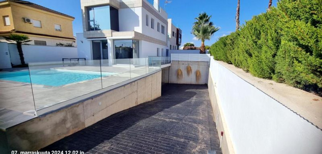 Venta - Villa -
Los Balcones