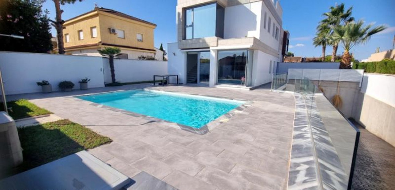 Venta - Villa -
Los Balcones