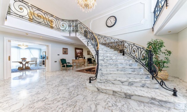 Venta - Villa -
Playa San Juan