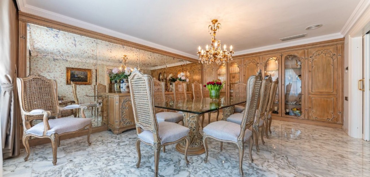 Venta - Villa -
Playa San Juan