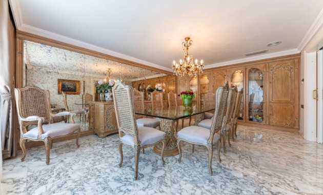 Venta - Villa -
Playa San Juan