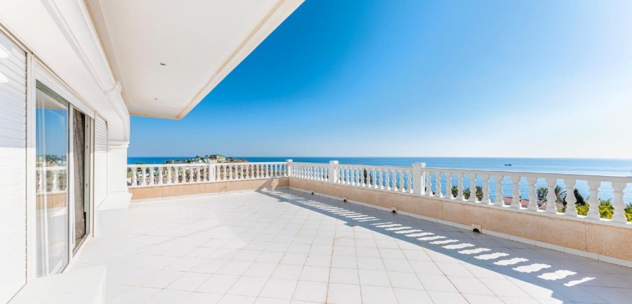 Venta - Villa -
Playa San Juan