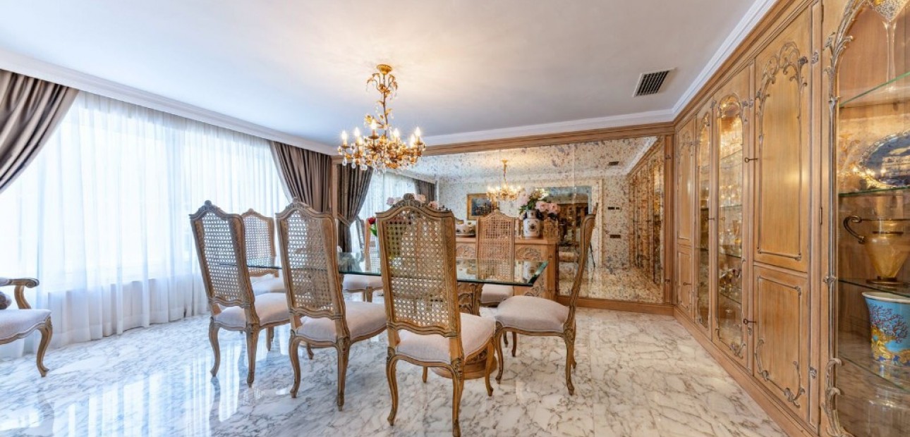 Venta - Villa -
Playa San Juan